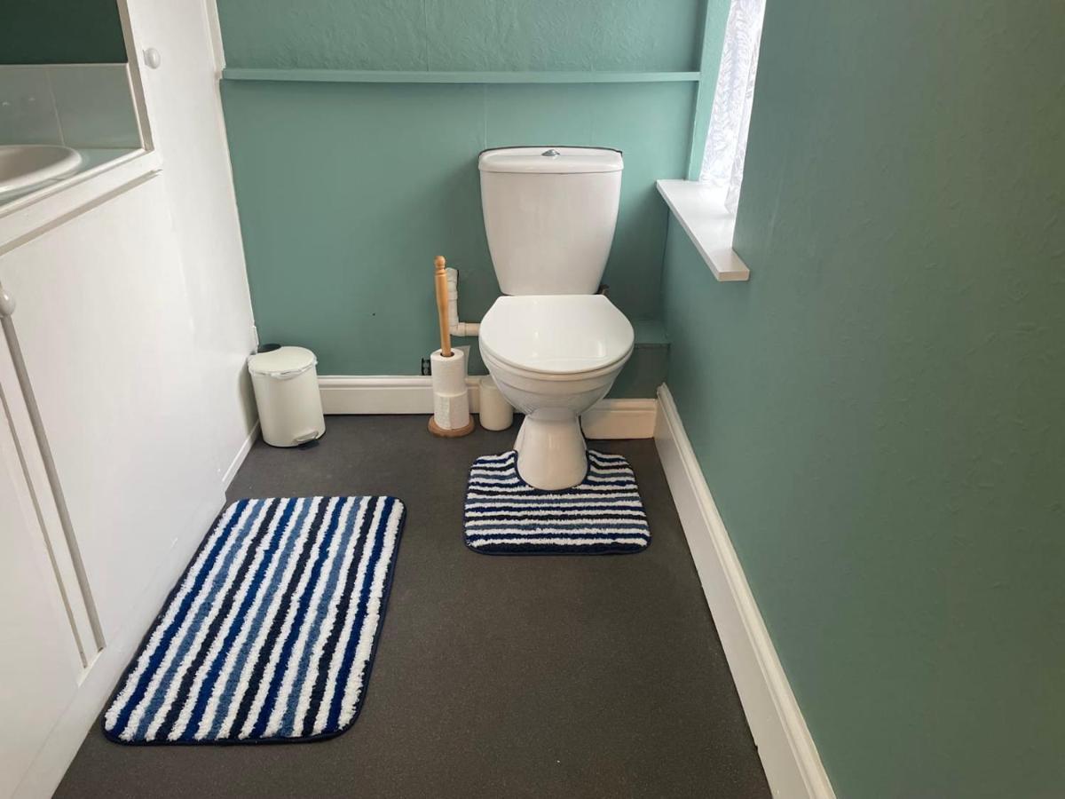 Spacious 4-Bed Beach Retreat For Families Steps From The Shore In Pevensey Bay Exterior foto