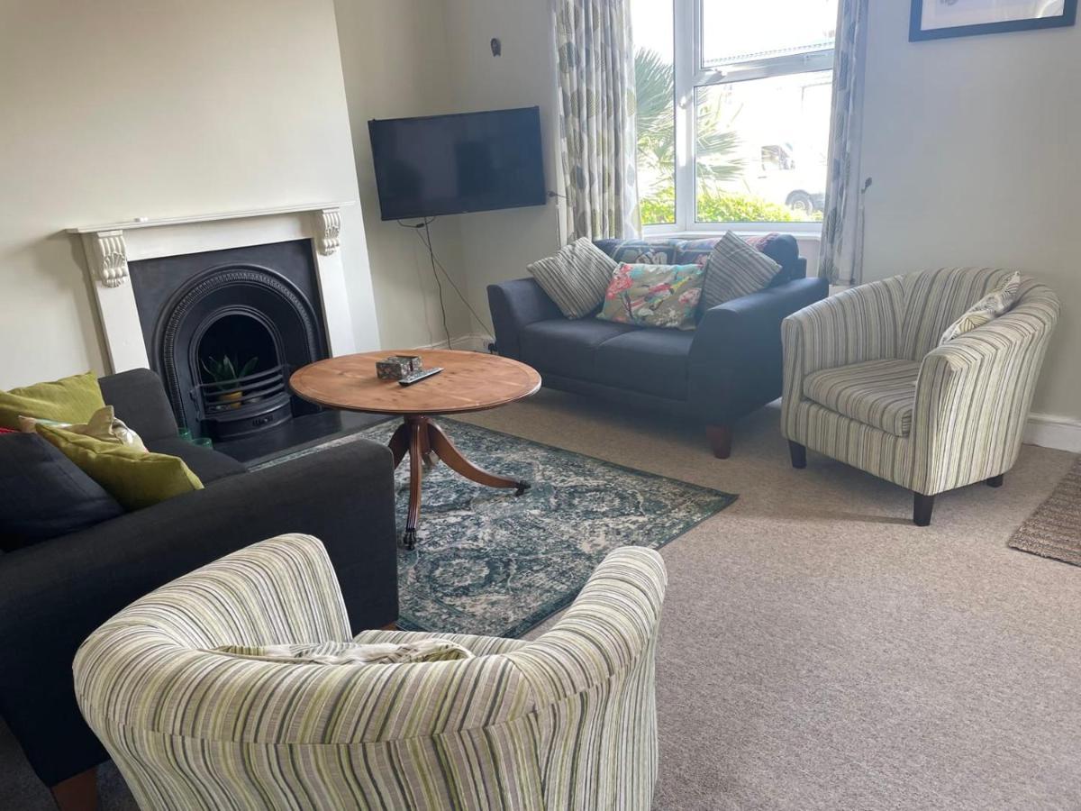 Spacious 4-Bed Beach Retreat For Families Steps From The Shore In Pevensey Bay Exterior foto