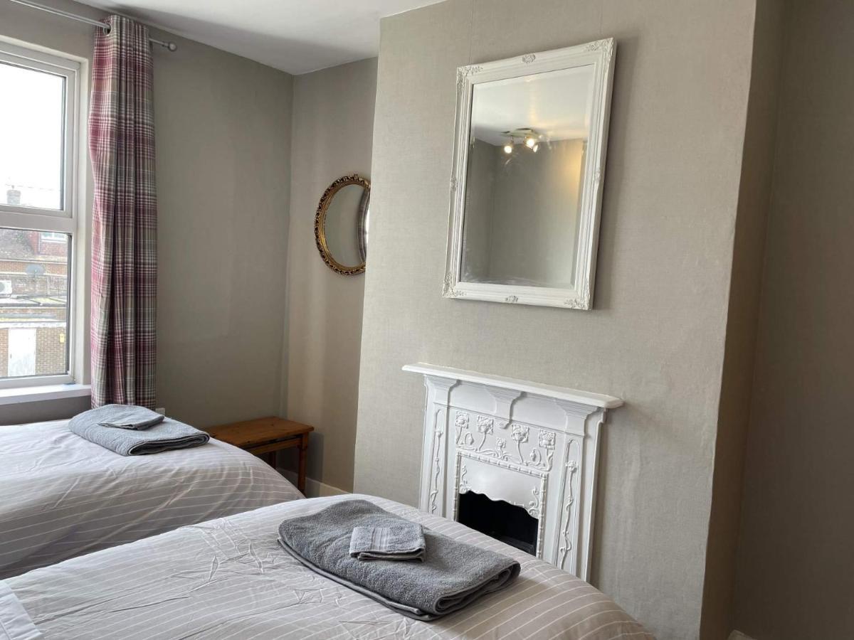 Spacious 4-Bed Beach Retreat For Families Steps From The Shore In Pevensey Bay Exterior foto